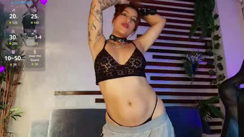 Snapshot of isamoon_ chatting on 11/29/25, 01:14 Isa online show from 11/29/25, 01:14