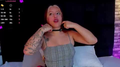 Snapshot of isamoon_ chatting on 01/15/26, 12:54 Isa online show from 01/15/26, 12:54