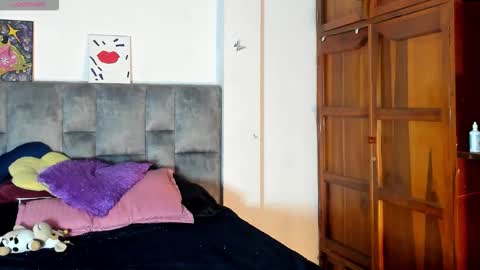 Isabela  online show from 10/31/25, 02:23