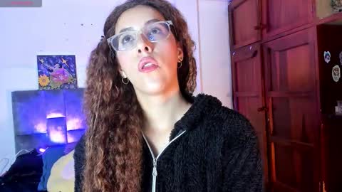 Isabela  online show from 11/07/25, 03:17