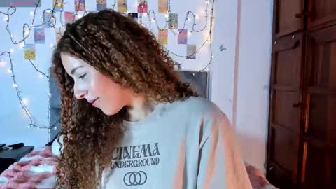 Snapshot of isangel_ chatting on 01/16/26, 03:21 Isabela online show from 01/16/26, 03:21