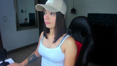 Snapshot of isarogers_dl chatting on 01/23/25, 10:54 isabel online show from 01/23/25, 10:54