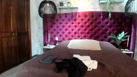 I S A  S AN D E R S  online show from 12/18/25, 07:20