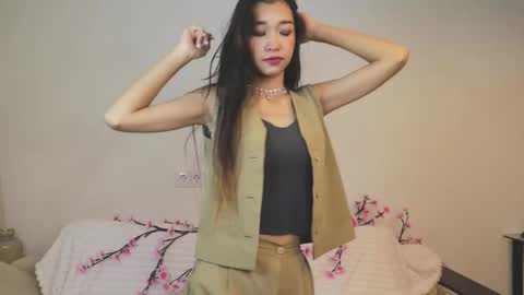 Snapshot of isauraangeletti chatting on 10/15/25, 05:13 Selina online show from 10/15/25, 05:13