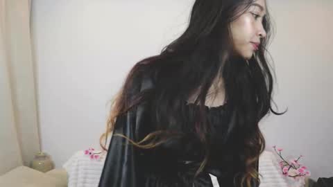 Snapshot of isauraangeletti chatting on 10/22/25, 04:29 Selina online show from 10/22/25, 04:29