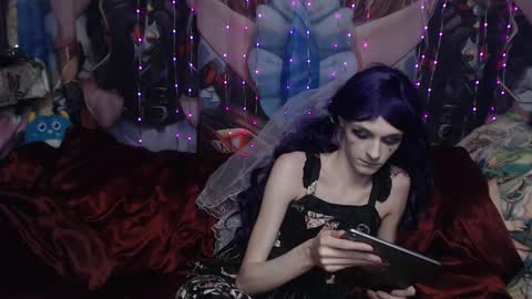 Sele online show from 10/31/25, 09:38