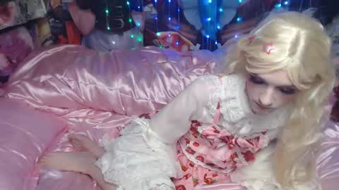 Sele online show from 11/18/25, 10:47