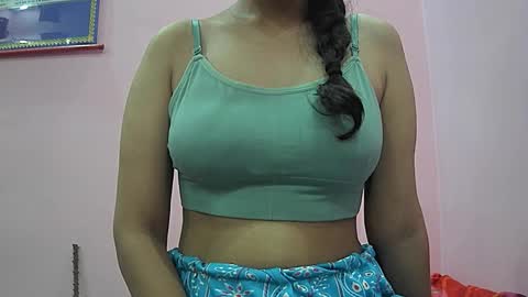 ishika_singh_ online show from 10/20/25, 01:28