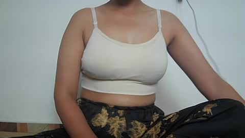 Snapshot of ishika_singh_ chatting on 06/22/26, 03:25 ishika_singh_ online show from 06/22/26, 03:25