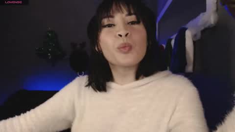 Snapshot of isis_diosa chatting on 12/16/24, 10:45 Ana Maria online show from 12/16/24, 10:45