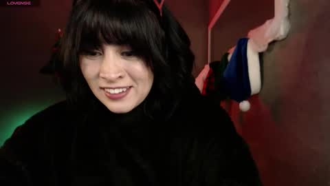 Snapshot of isis_diosa chatting on 12/27/24, 06:35 Ana Maria online show from 12/27/24, 06:35