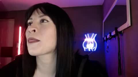 Snapshot of isis_diosa chatting on 10/27/25, 04:22 Ana Maria online show from 10/27/25, 04:22