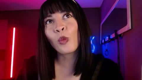 Snapshot of isis_diosa chatting on 11/07/25, 05:46 Ana Maria online show from 11/07/25, 05:46