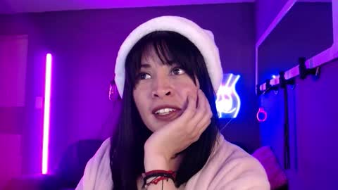 Snapshot of isis_diosa chatting on 12/01/25, 09:53 Ana Maria online show from 12/01/25, 09:53