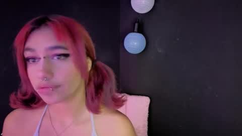 Snapshot of isisjones18 chatting on 09/23/25, 04:48 Isisjones18 online show from 09/23/25, 04:48