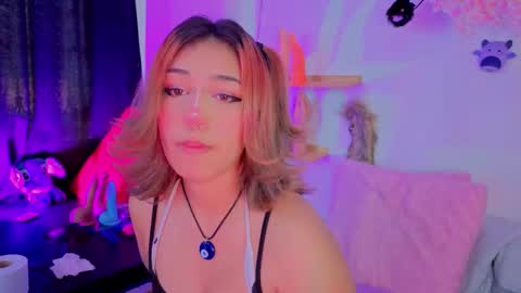 Snapshot of isisjones18 chatting on 11/23/25, 04:07 Isisjones18 online show from 11/23/25, 04:07