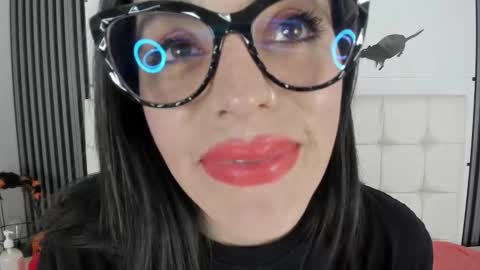 Isis Noir online show from 10/30/25, 07:14