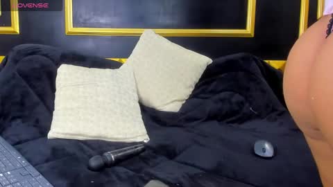 Isla online show from 12/18/25, 08:15