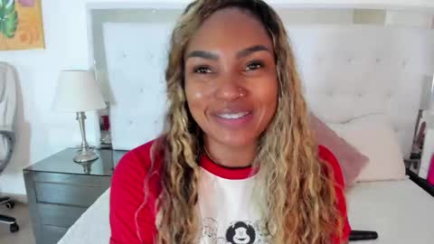 Snapshot of isla_scott chatting on 05/11/26, 11:27 Vanessa online show from 05/11/26, 11:27