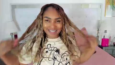 Snapshot of isla_scott chatting on 06/11/26, 11:30 Vanessa online show from 06/11/26, 11:30