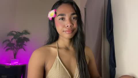 Snapshot of island_girlxxx chatting on 07/14/26, 10:43 Alona online show from 07/14/26, 10:43