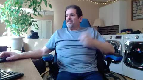 Snapshot of islandguy70 chatting on 12/26/24, 04:58 Jim online show from 12/26/24, 04:58