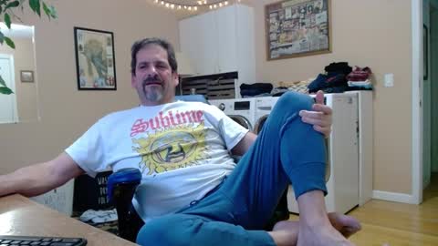 Snapshot of islandguy70 chatting on 01/21/25, 09:25 Jim online show from 01/21/25, 09:25