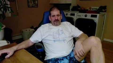 Snapshot of islandguy70 chatting on 02/08/25, 12:06 Jim online show from 02/08/25, 12:06