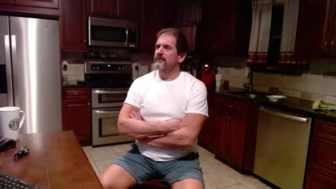 Snapshot of islandguy70 chatting on 10/15/25, 10:43 Jim online show from 10/15/25, 10:43