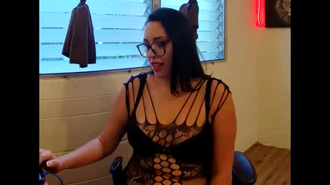 Snapshot of islandmilf777 chatting on 03/08/25, 01:17 BiancaRose online show from 03/08/25, 01:17