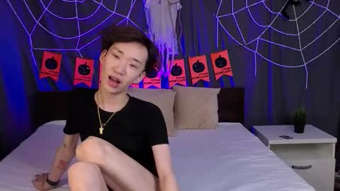 Snapshot of islendtakumi chatting on 10/31/25, 04:13 Takumi online show from 10/31/25, 04:13