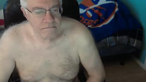 Snapshot of islesman22 chatting on 09/21/25, 11:12 islesman22 online show from 09/21/25, 11:12