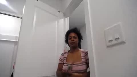 Snapshot of islothonit chatting on 07/06/26, 01:46 Sharice online show from 07/06/26, 01:46