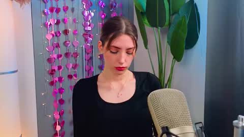 Emilia online show from 02/20/26, 08:16