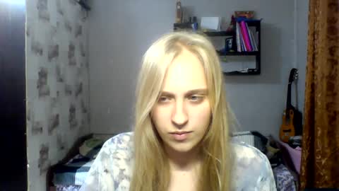 Snapshot of isolli chatting on 06/16/26, 02:41 Olli online show from 06/16/26, 02:41