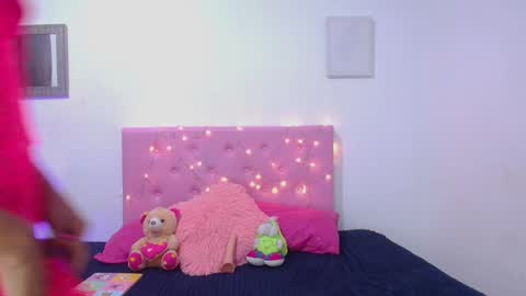 Snapshot of issa_kitty chatting on 02/18/25, 06:47 issa_kitty online show from 02/18/25, 06:47