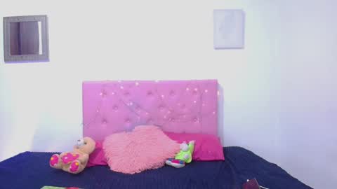 Snapshot of issa_kitty chatting on 02/19/25, 01:29 issa_kitty online show from 02/19/25, 01:29
