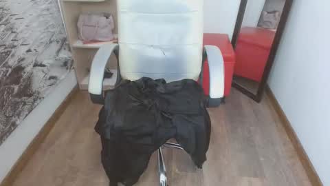 Issa  online show from 03/08/25, 02:40