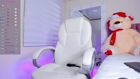 Snapshot of issabellarodriguez chatting on 12/20/24, 08:06 Isa online show from 12/20/24, 08:06