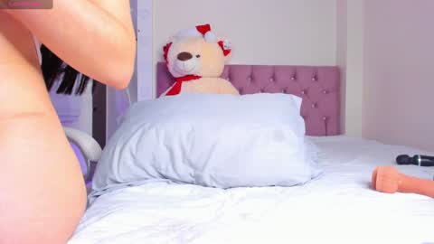 Snapshot of issabellarodriguez chatting on 12/21/24, 06:19 Isa online show from 12/21/24, 06:19