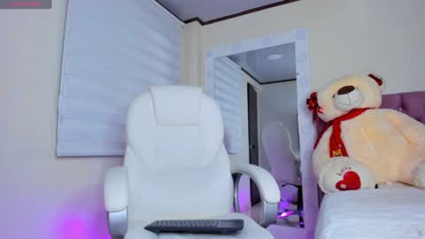 Snapshot of issabellarodriguez chatting on 01/13/25, 05:23 Isa online show from 01/13/25, 05:23