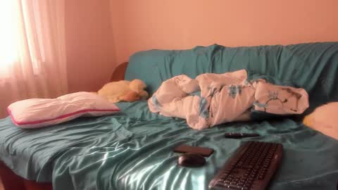 Issabelle online show from 11/01/25, 06:37