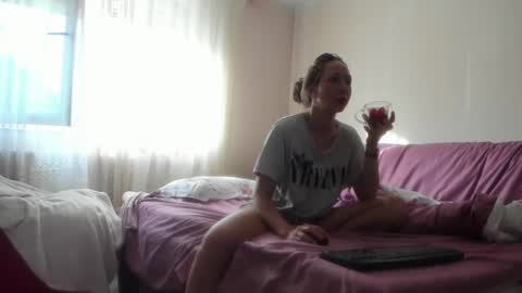 Issabelle online show from 06/17/26, 04:15