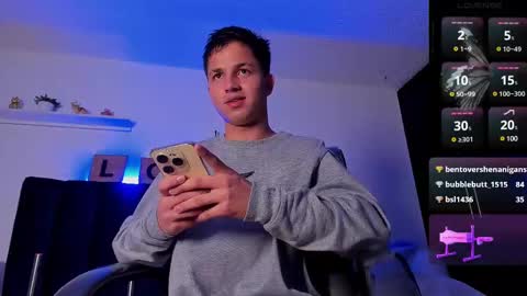 Snapshot of issac_james chatting on 02/21/25, 10:39 Issac online show from 02/21/25, 10:39