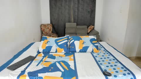 Snapshot of issalovexxx chatting on 12/02/24, 05:26 Isabella  online show from 12/02/24, 05:26