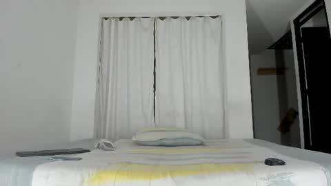 Snapshot of issalovexxx chatting on 06/14/26, 06:48 Isabella online show from 06/14/26, 06:48