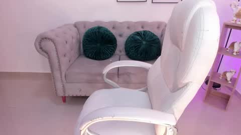 Snapshot of issi_loren chatting on 01/11/26, 04:34 issi_loren online show from 01/11/26, 04:34