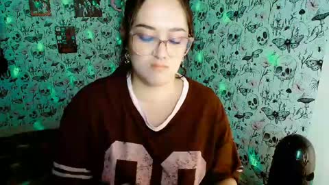 Yiz online show from 05/10/26, 02:28