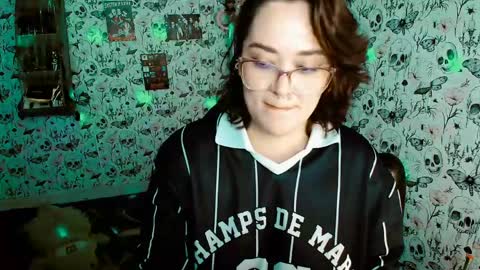 Yiz online show from 05/15/26, 11:12