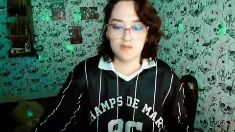 Yiz online show from 05/15/26, 11:23